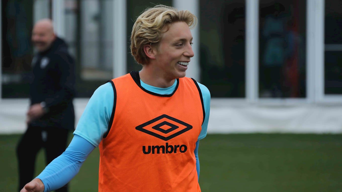 https://www.brentfordfc.com/siteassets/images/football/2021-22/first-team/training/20211124---training/8m7a3632.jpg