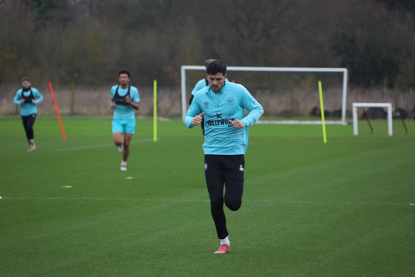 https://www.brentfordfc.com/siteassets/images/football/2021-22/brentford-b/training-pictures/301221/8m7a5574-min.jpg