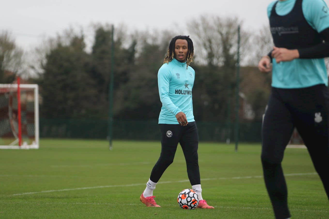 https://www.brentfordfc.com/siteassets/images/football/2021-22/brentford-b/training-pictures/301221/8m7a5659-min.jpg