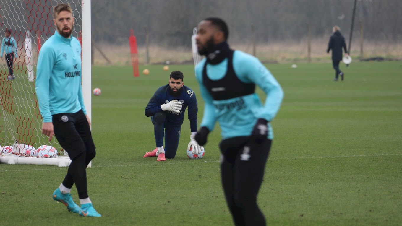 https://www.brentfordfc.com/siteassets/images/football/2021-22/first-team/training/20220303---training/8m7a6027.jpg