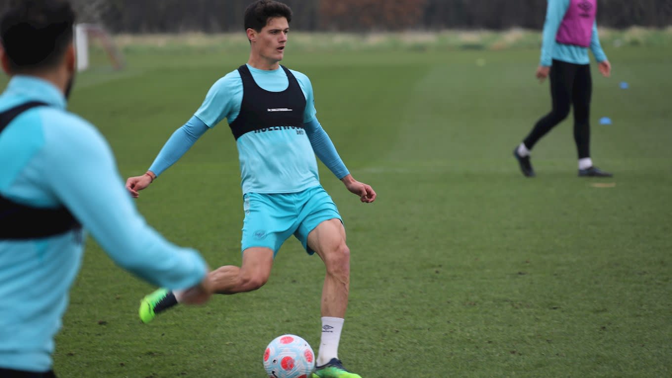 https://www.brentfordfc.com/siteassets/images/football/2021-22/first-team/training/20220303---training/8m7a6094.jpg