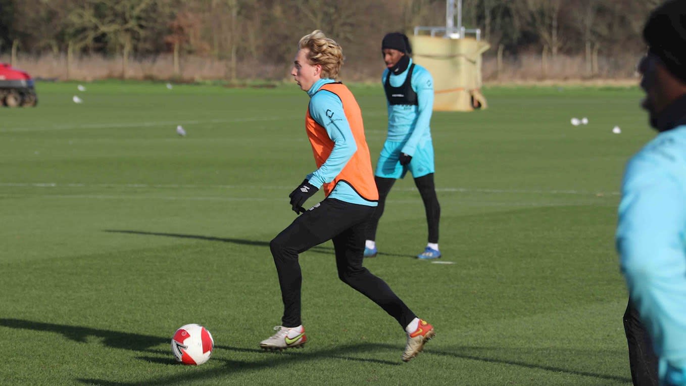 https://www.brentfordfc.com/siteassets/images/football/2021-22/first-team/training/20220107---training/8m7a7054.jpg