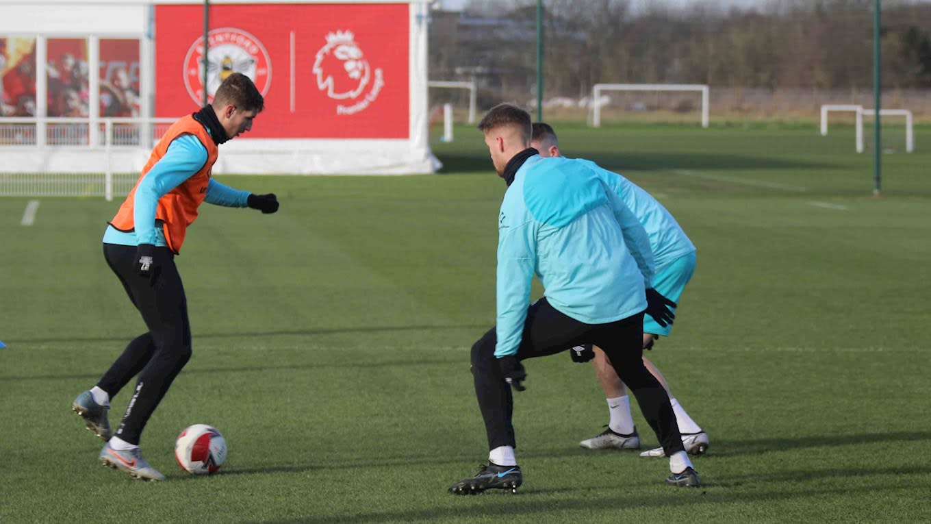 https://www.brentfordfc.com/siteassets/images/football/2021-22/first-team/training/20220107---training/8m7a7095.jpg