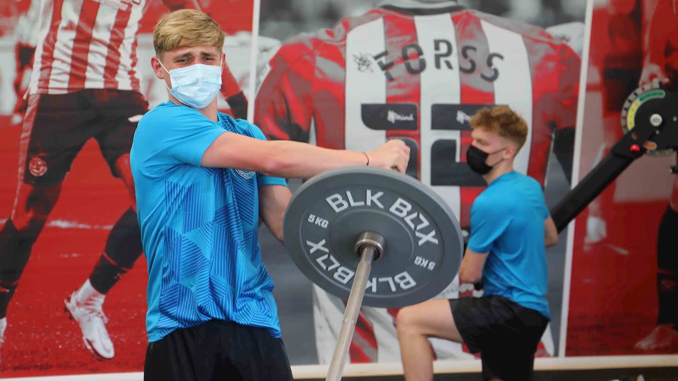 https://www.brentfordfc.com/siteassets/images/football/2021-22/first-team/training/first-day-sessions/8m7a8777.jpg