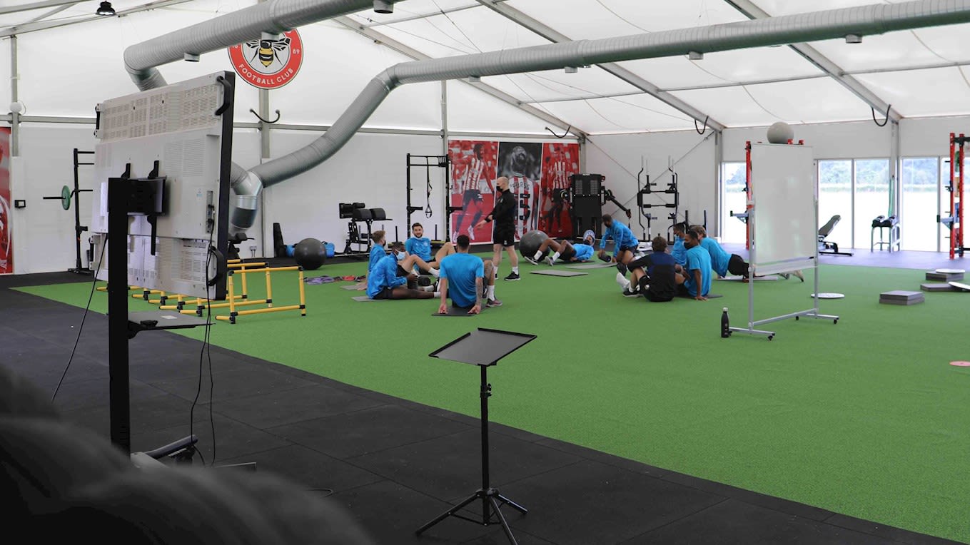 https://www.brentfordfc.com/siteassets/images/football/2021-22/first-team/training/first-day-sessions/8m7a8866.jpg