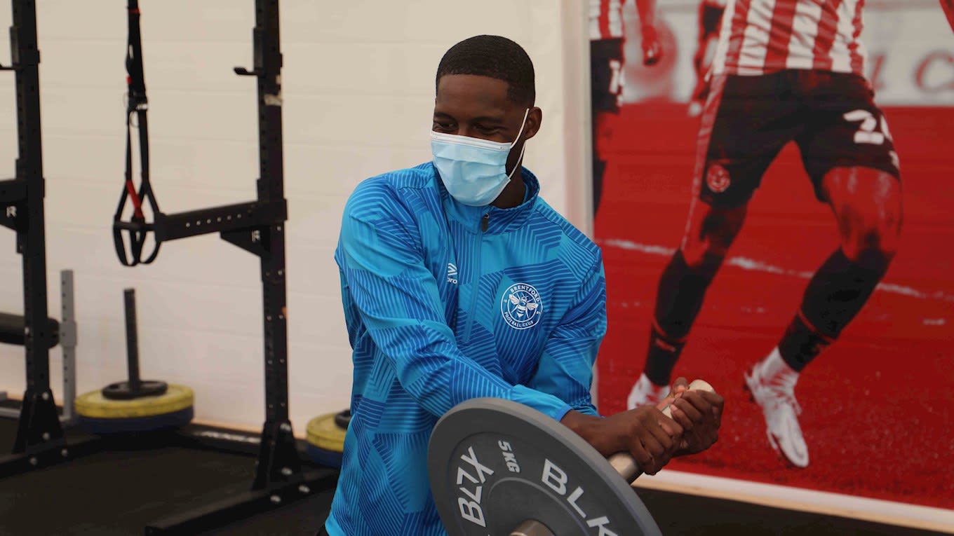 https://www.brentfordfc.com/siteassets/images/football/2021-22/first-team/training/first-day-sessions/8m7a9029.jpg