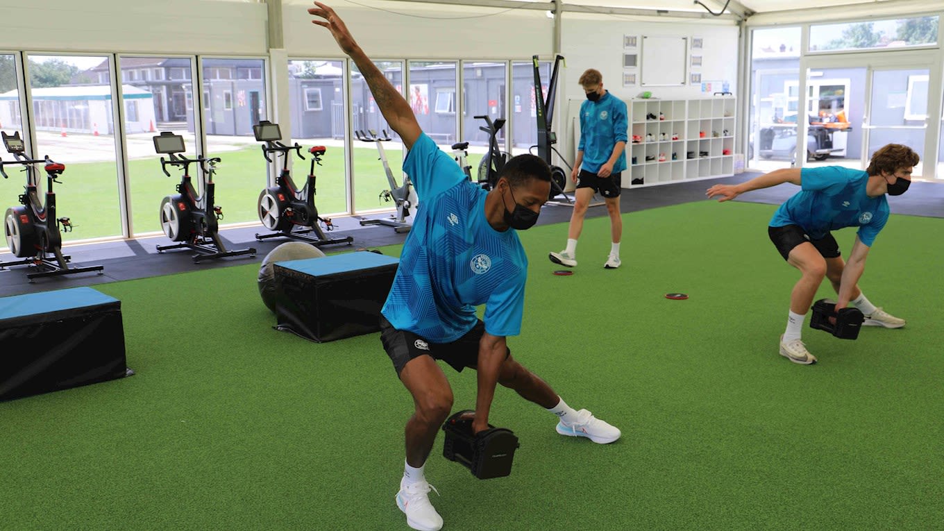 https://www.brentfordfc.com/siteassets/images/football/2021-22/first-team/training/first-day-sessions/8m7a9077.jpg