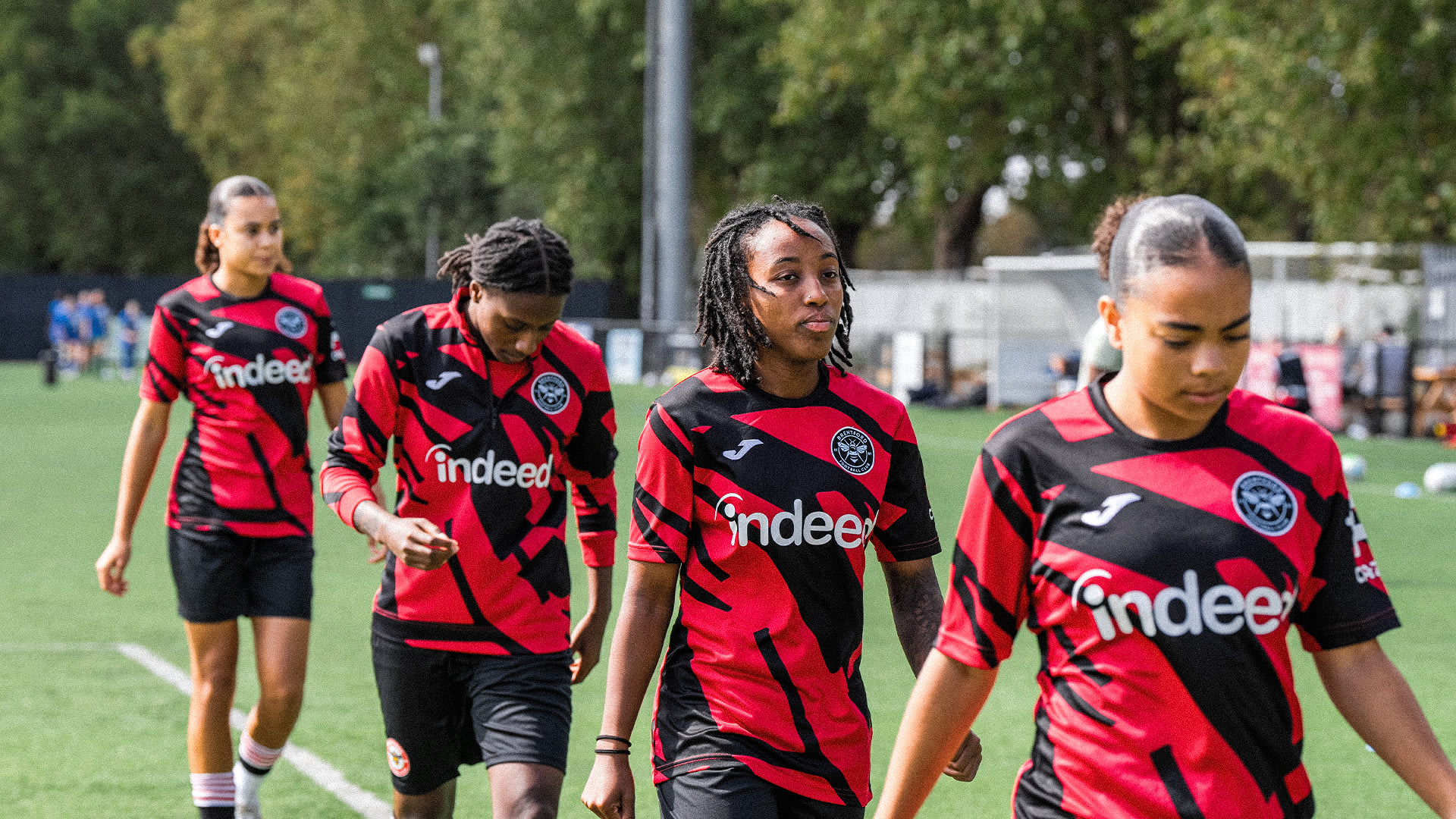 Production/Barking_team_Brentford_warm_up_rni3qu