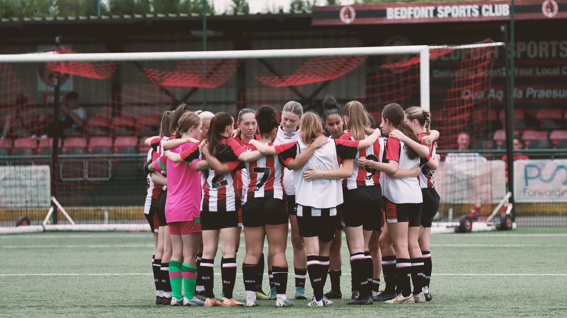 Brentford Women huddle 