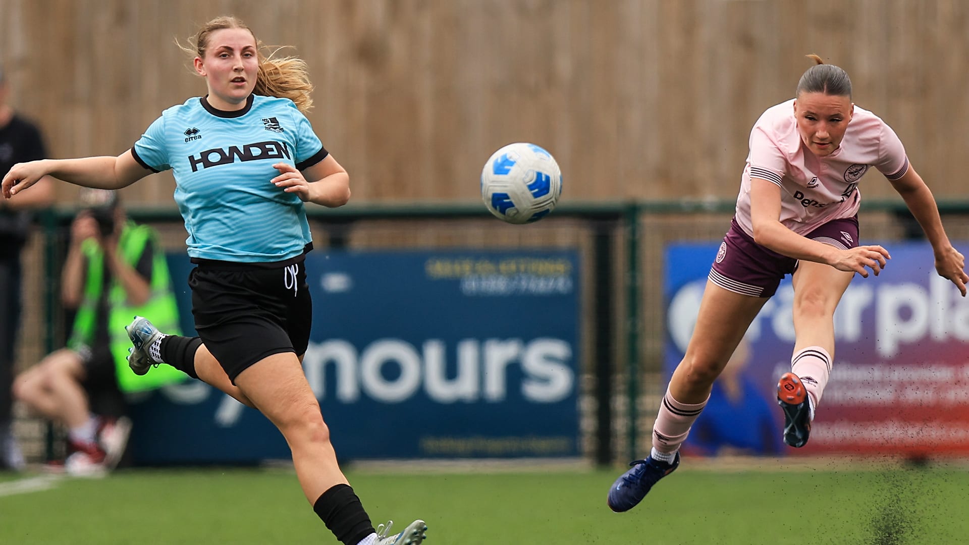 Production/Chloe_Webb_v_Farnham_Town_final_zxb8r0