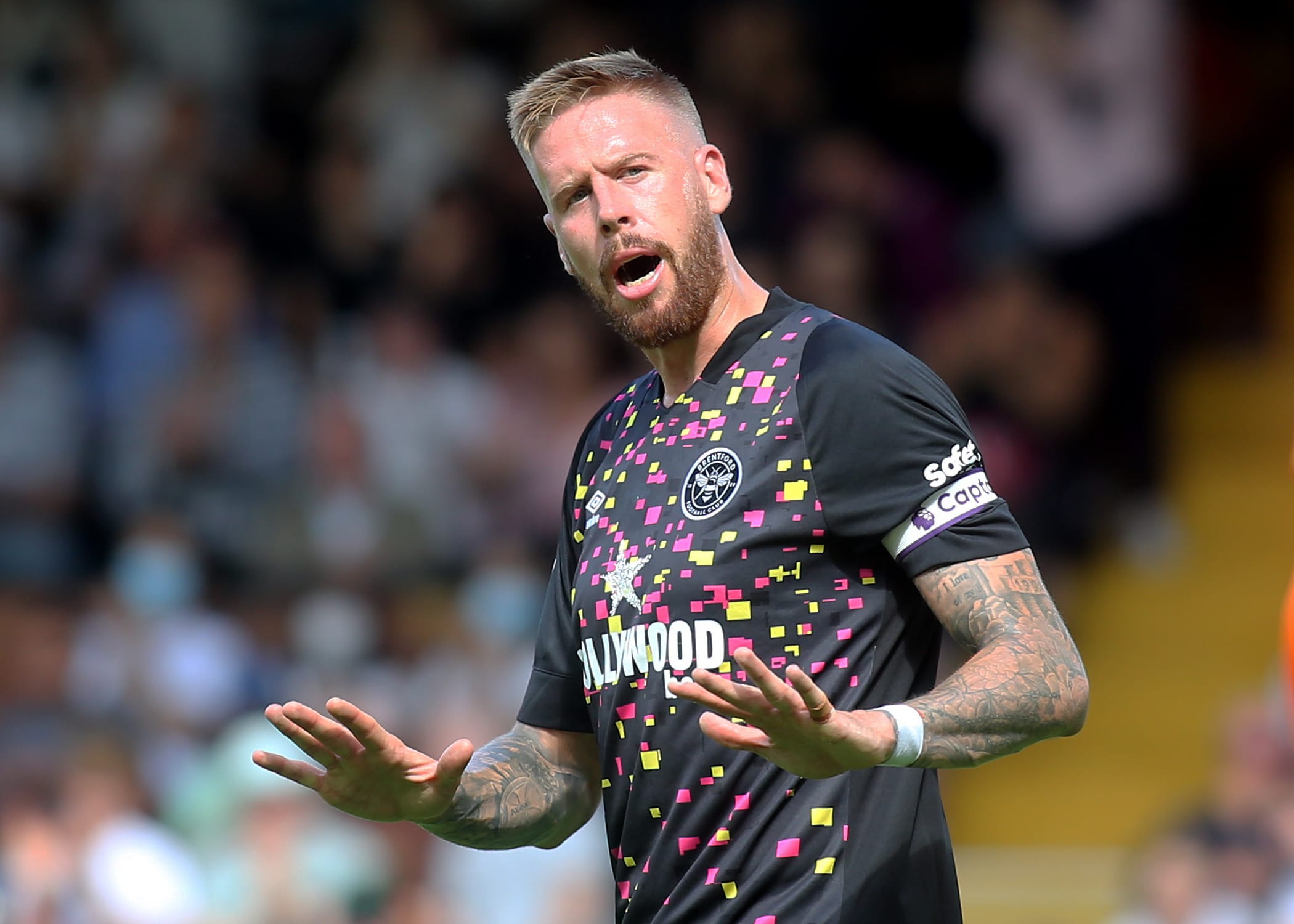 Pontus Jansson calls for calm after a whirlwind opening to the game 