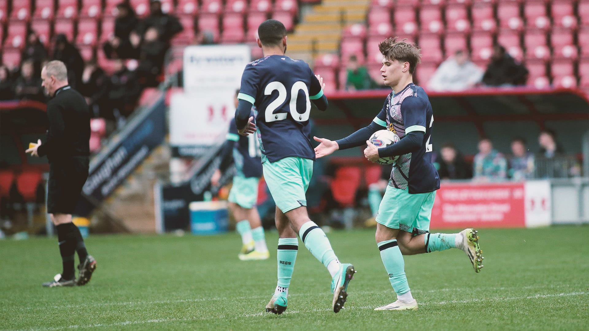 Production/Isaac_Holland_goal_Leyton_Orient_orxphz