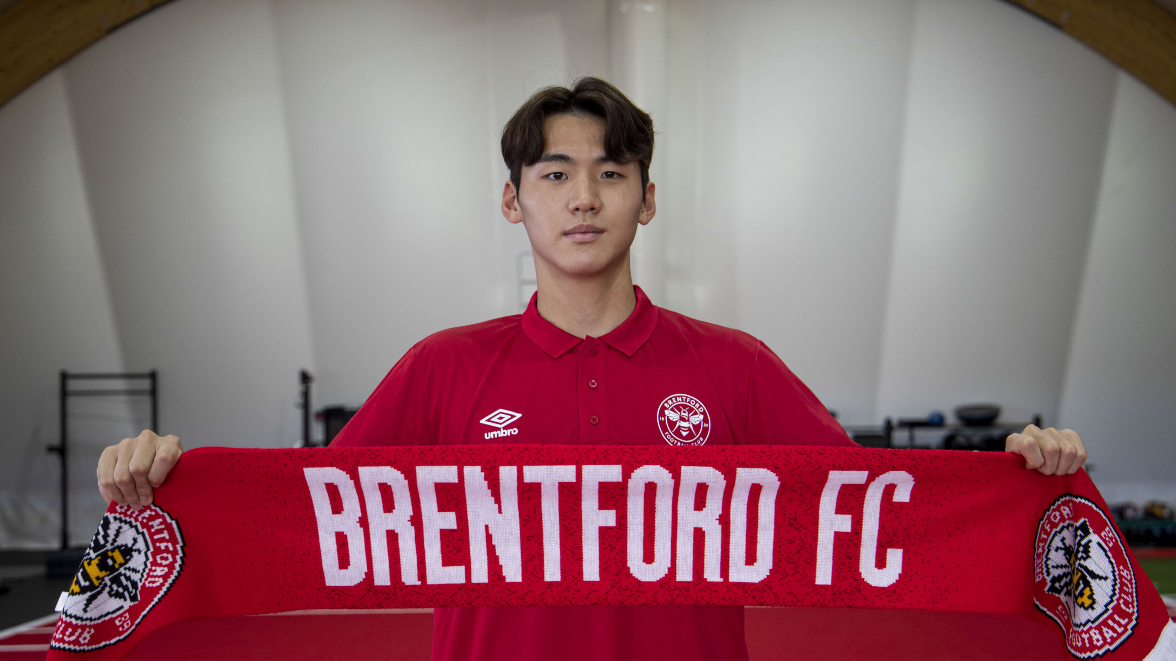 Ji-soo Kim (announcement hero)