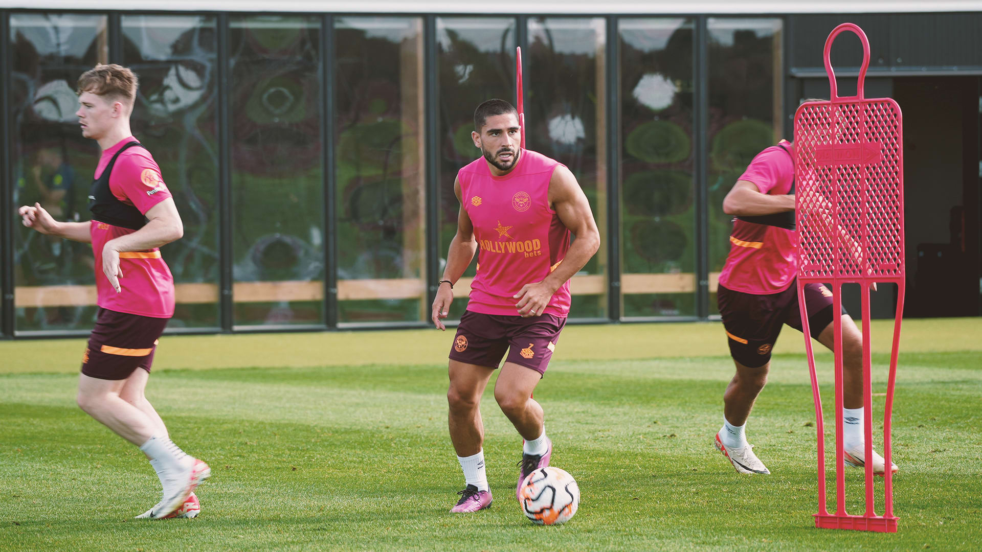 Neal Maupay training 