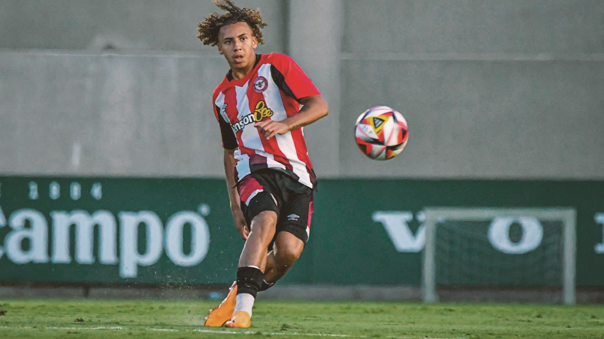 Riley Owen v Betis 