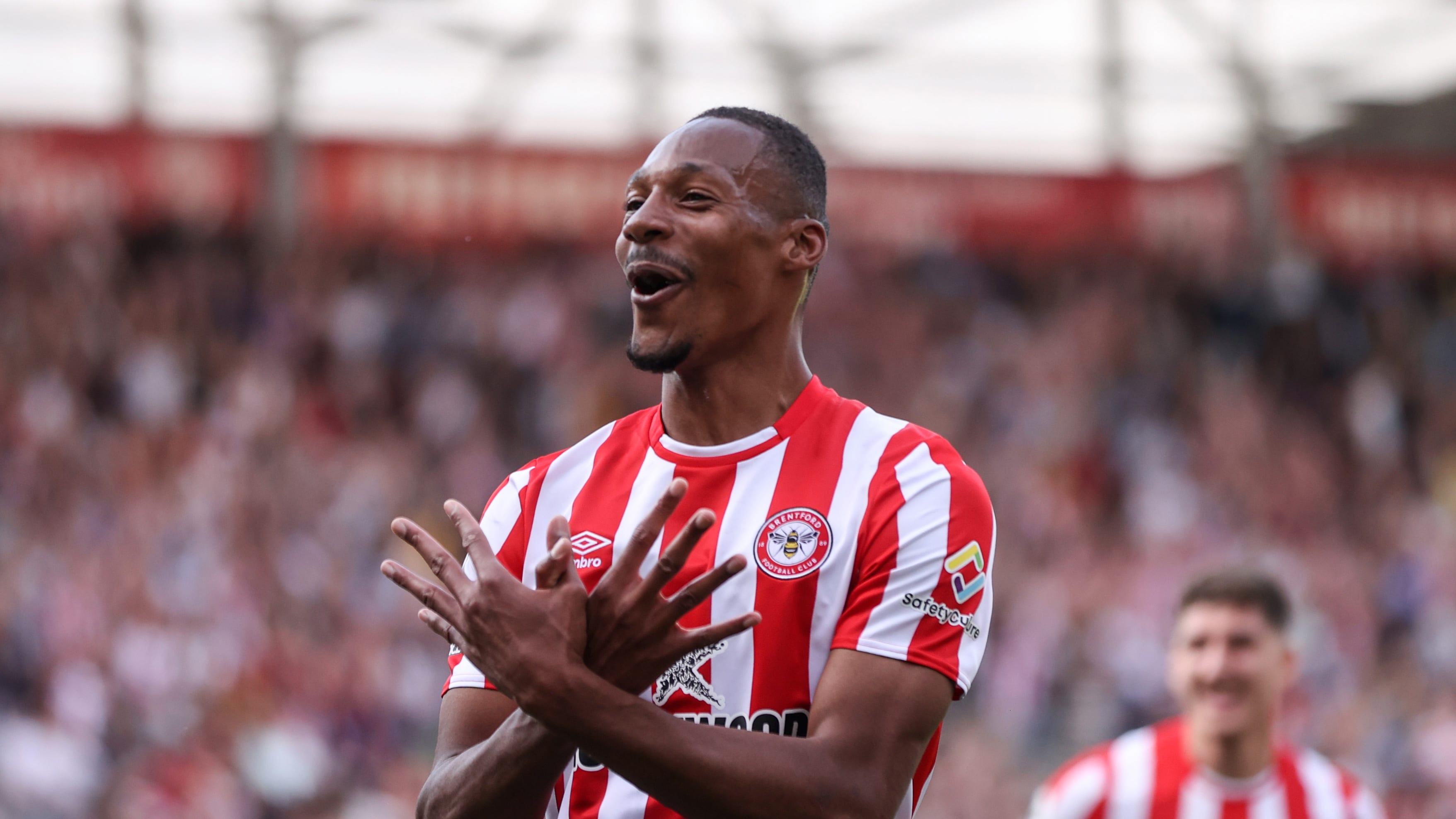 Ethan Pinnock v Man City (reaction hero)