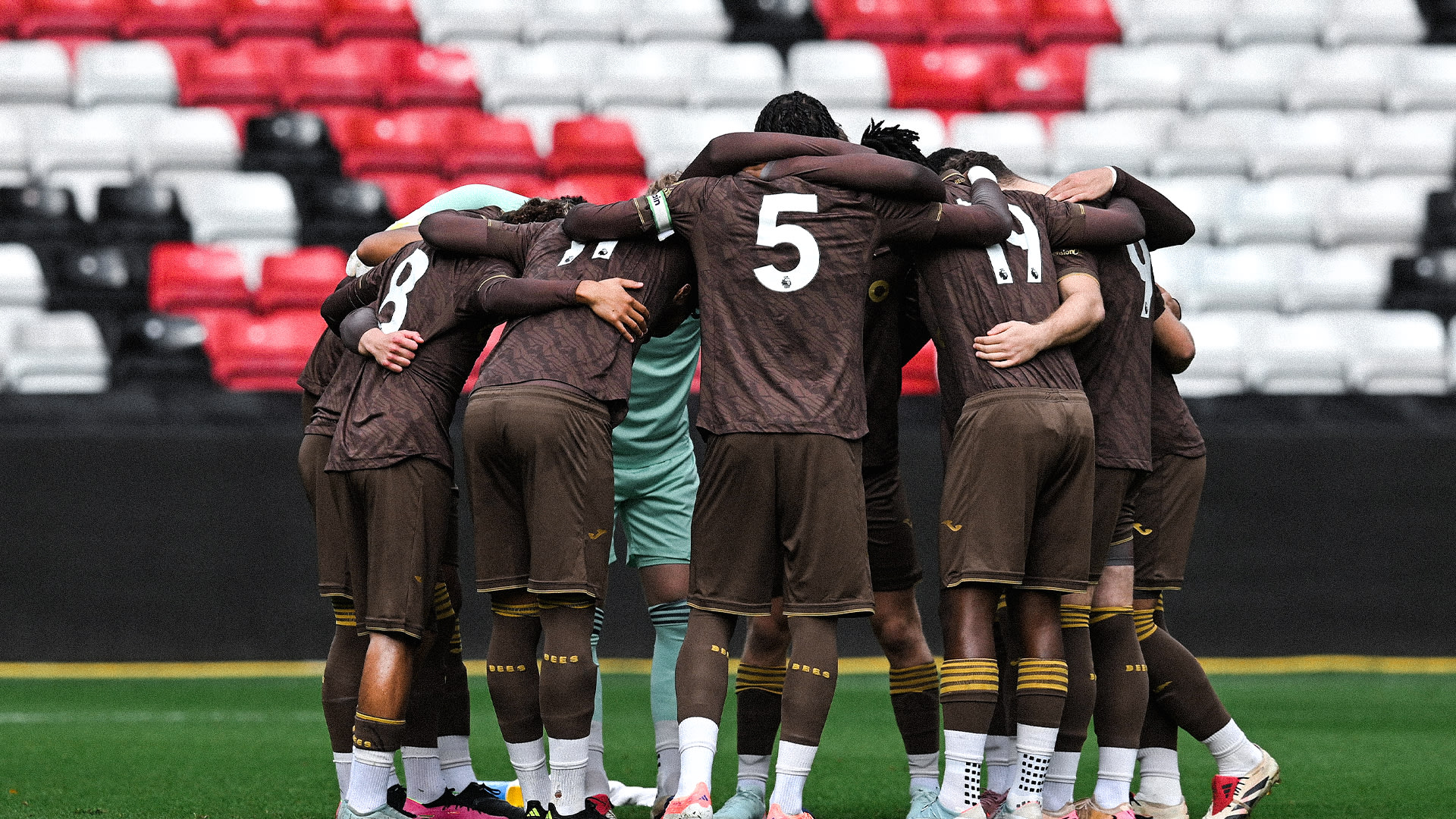 Production/Team_huddle_web_dxevgy