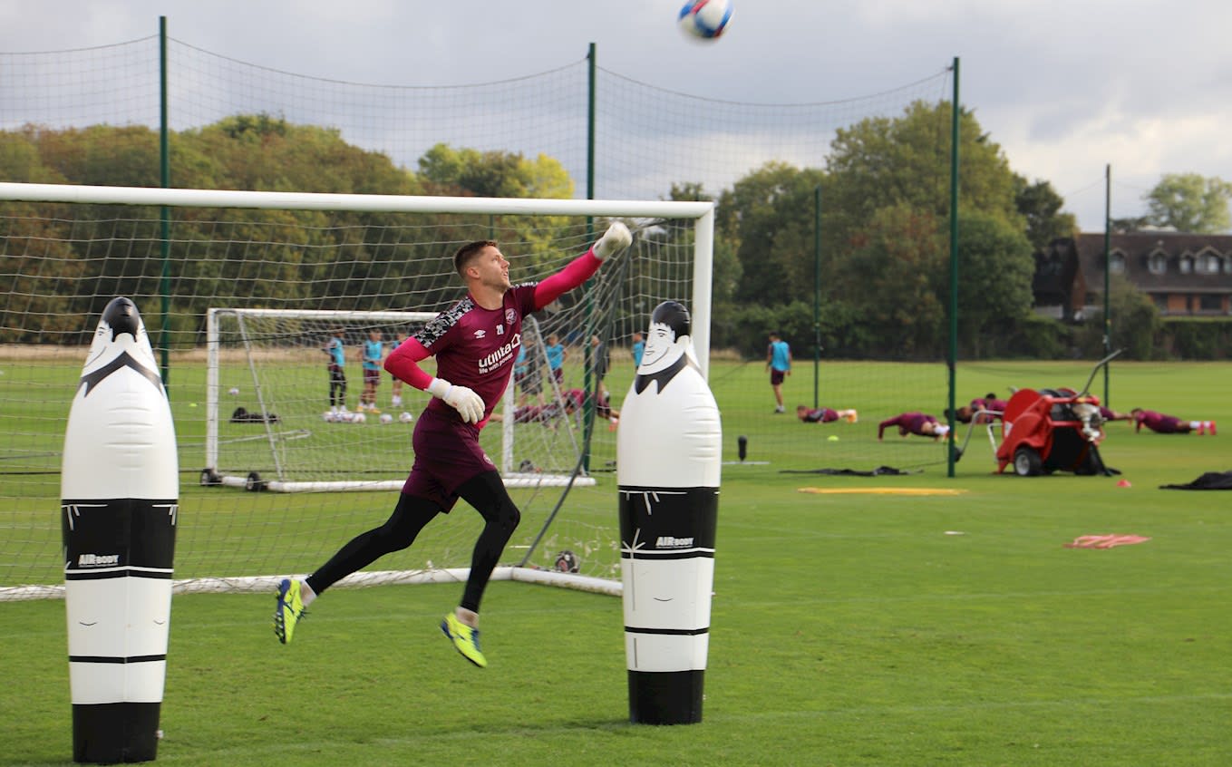 https://www.brentfordfc.com/siteassets/images/football/2020-21/first-team/training/20200930---first-team/bfc_0028.jpg