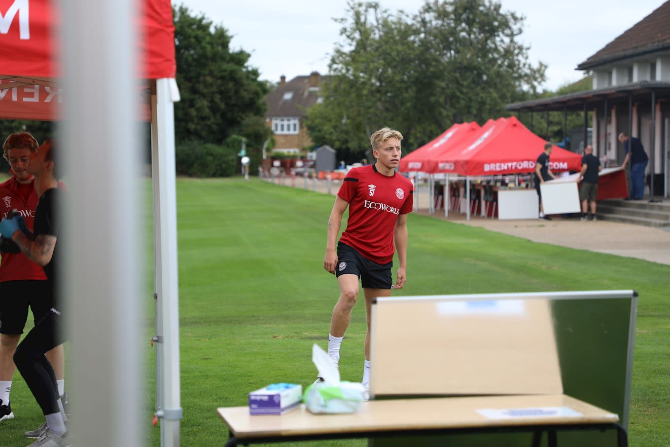 https://www.brentfordfc.com/siteassets/images/football/2020-21/brentford-b/pre-season-training/bfc_0425.jpg