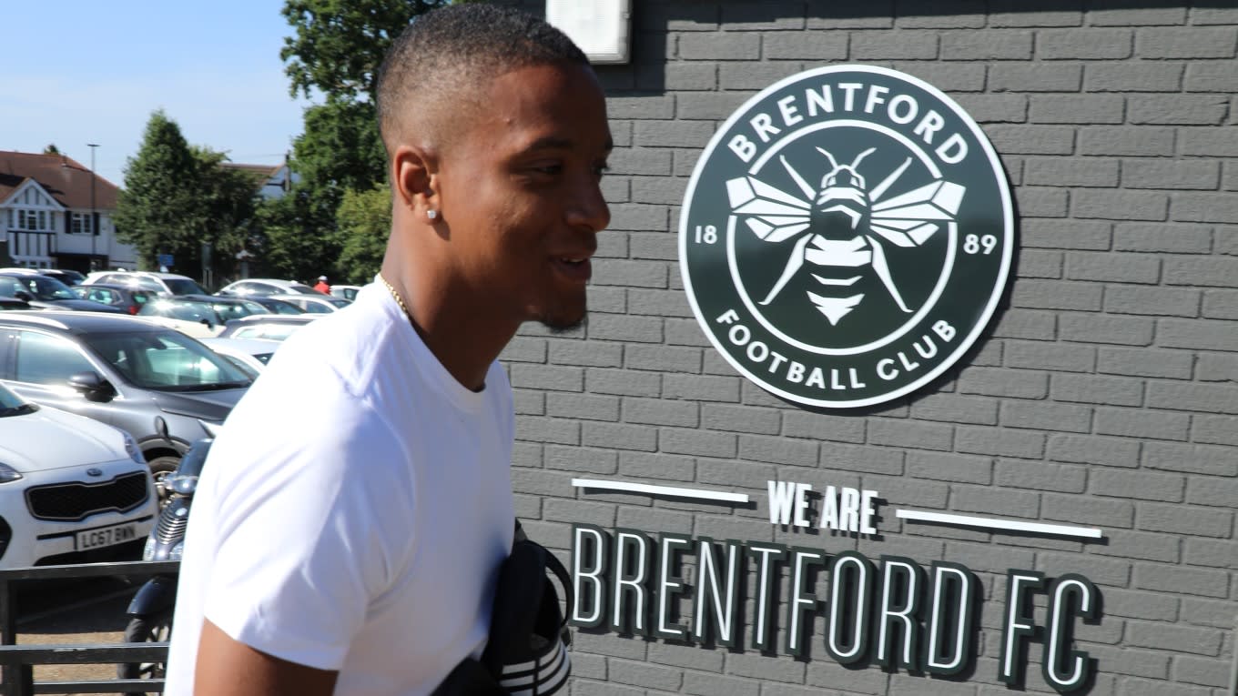 🎥 WATCH: Ezri Konsa's first day as a Bee