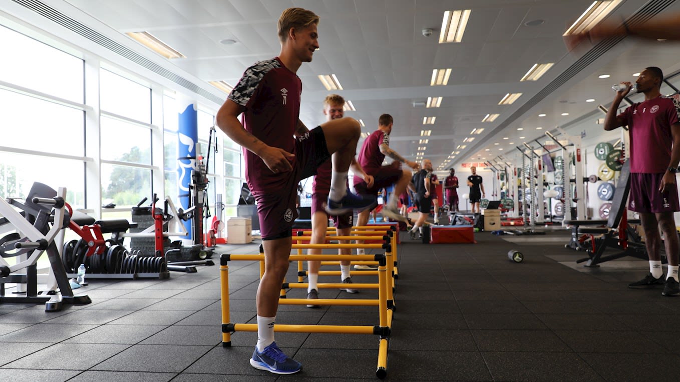 https://www.brentfordfc.com/siteassets/images/football/2020-21/first-team/training/20200822---st-georges-day-one/bfc_1928.jpg