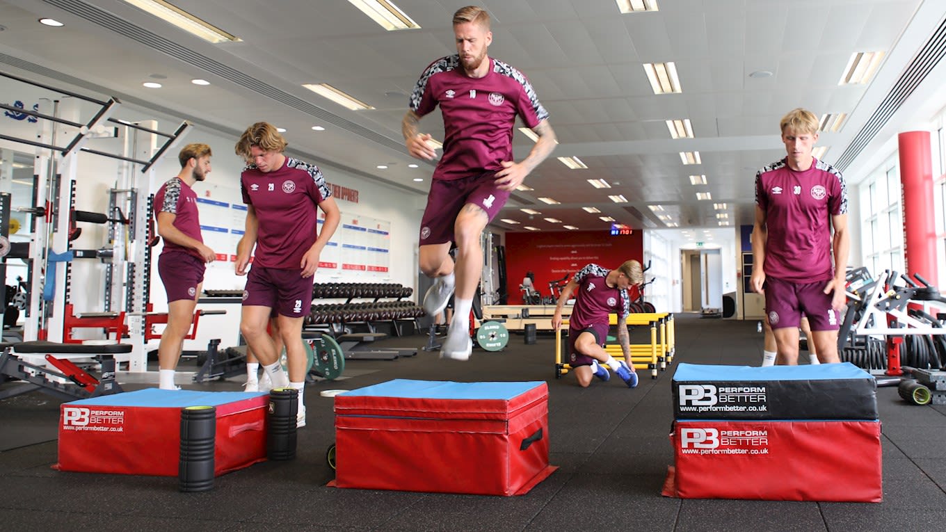 https://www.brentfordfc.com/siteassets/images/football/2020-21/first-team/training/20200822---st-georges-day-one/bfc_1977.jpg