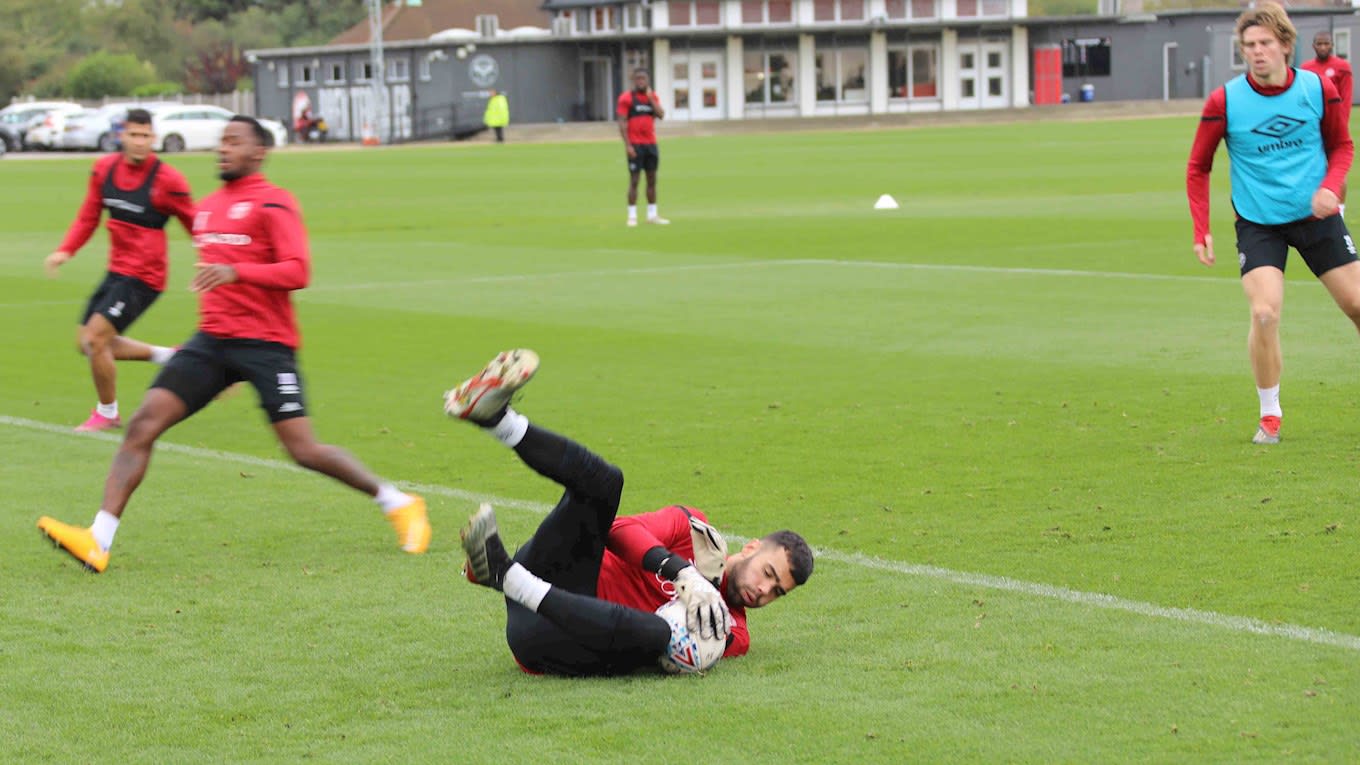 https://www.brentfordfc.com/siteassets/images/football/2019-20/training/20191018---first-team/bfc_3040.jpg