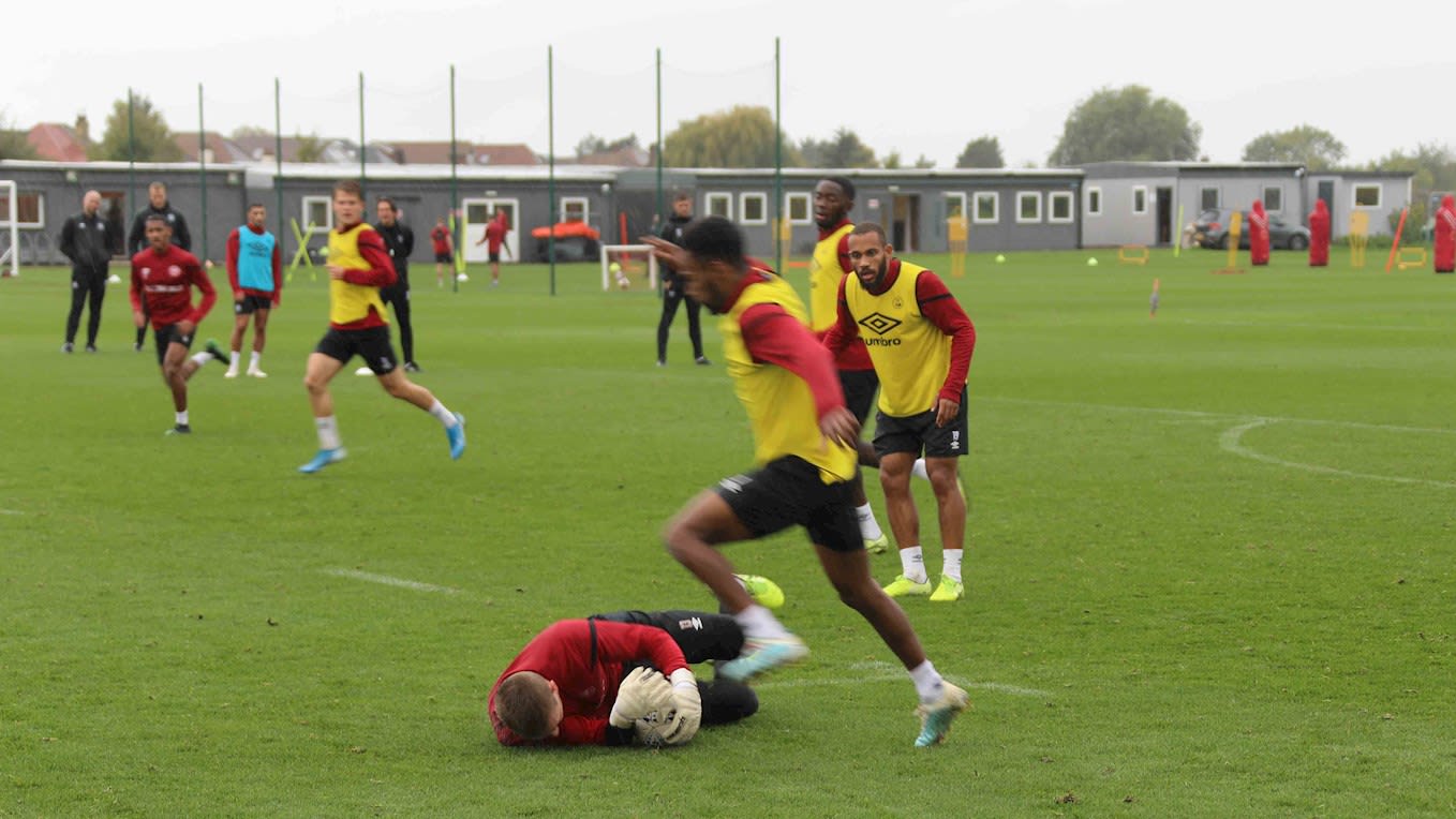 https://www.brentfordfc.com/siteassets/images/football/2019-20/training/20191018---first-team/bfc_3158.jpg