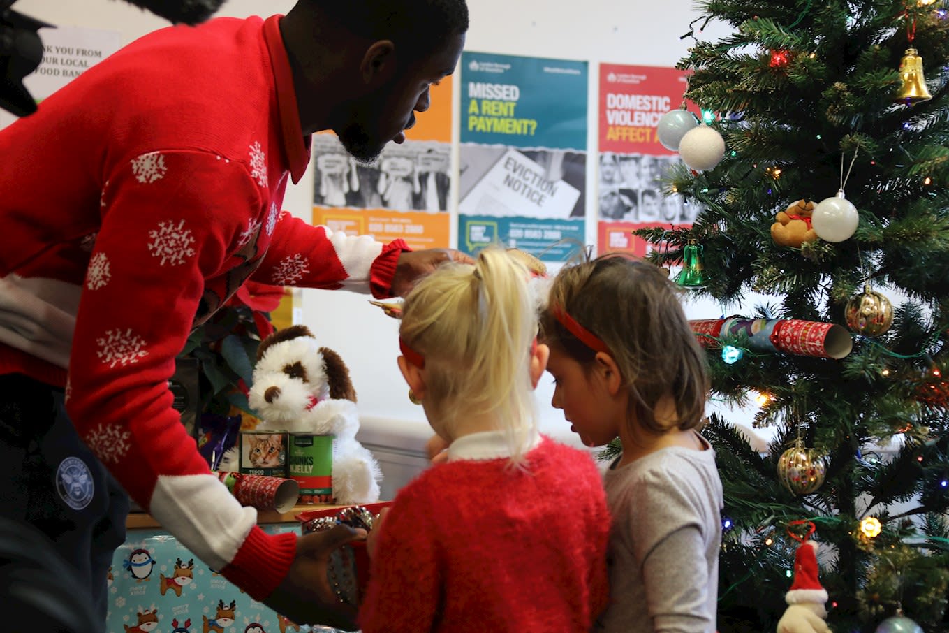 https://www.brentfordfc.com/siteassets/images/events/2019-20/foodbox-visit/bfc_6543-2.jpg