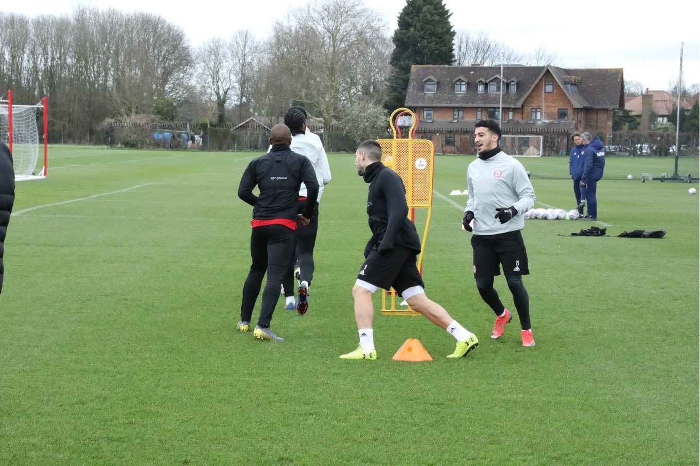 https://www.brentfordfc.com/siteassets/images/football/2018-19/training/20190315---first-team/bfc_9074.jpg