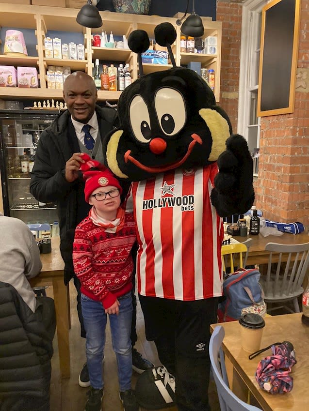 MARCUS GAYLE LIGHTS UP BRENTFORD