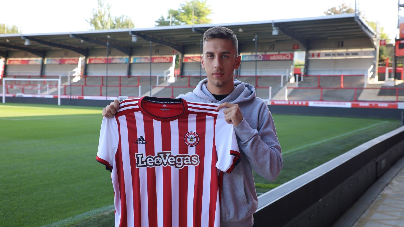 Brentford B agree loan deal for Charlie Oliver