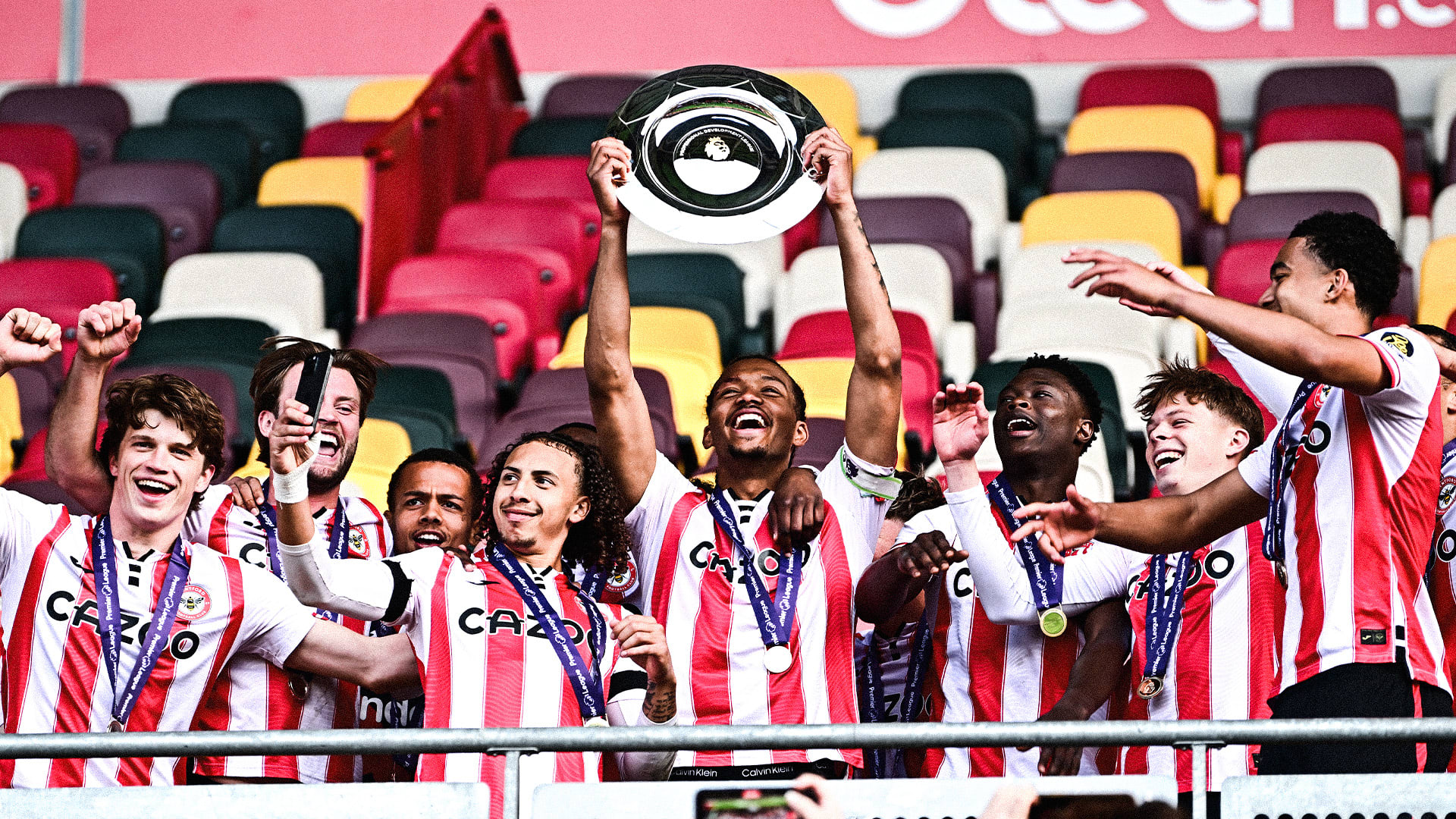 Josh Stephenson trophy lift