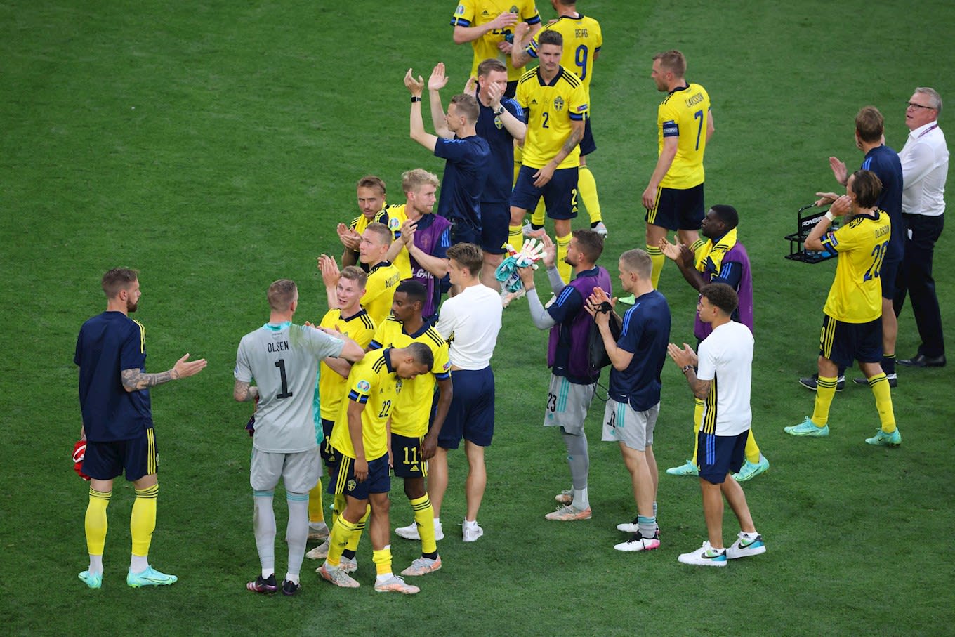 International Recap: Sweden beat Poland, top Group E