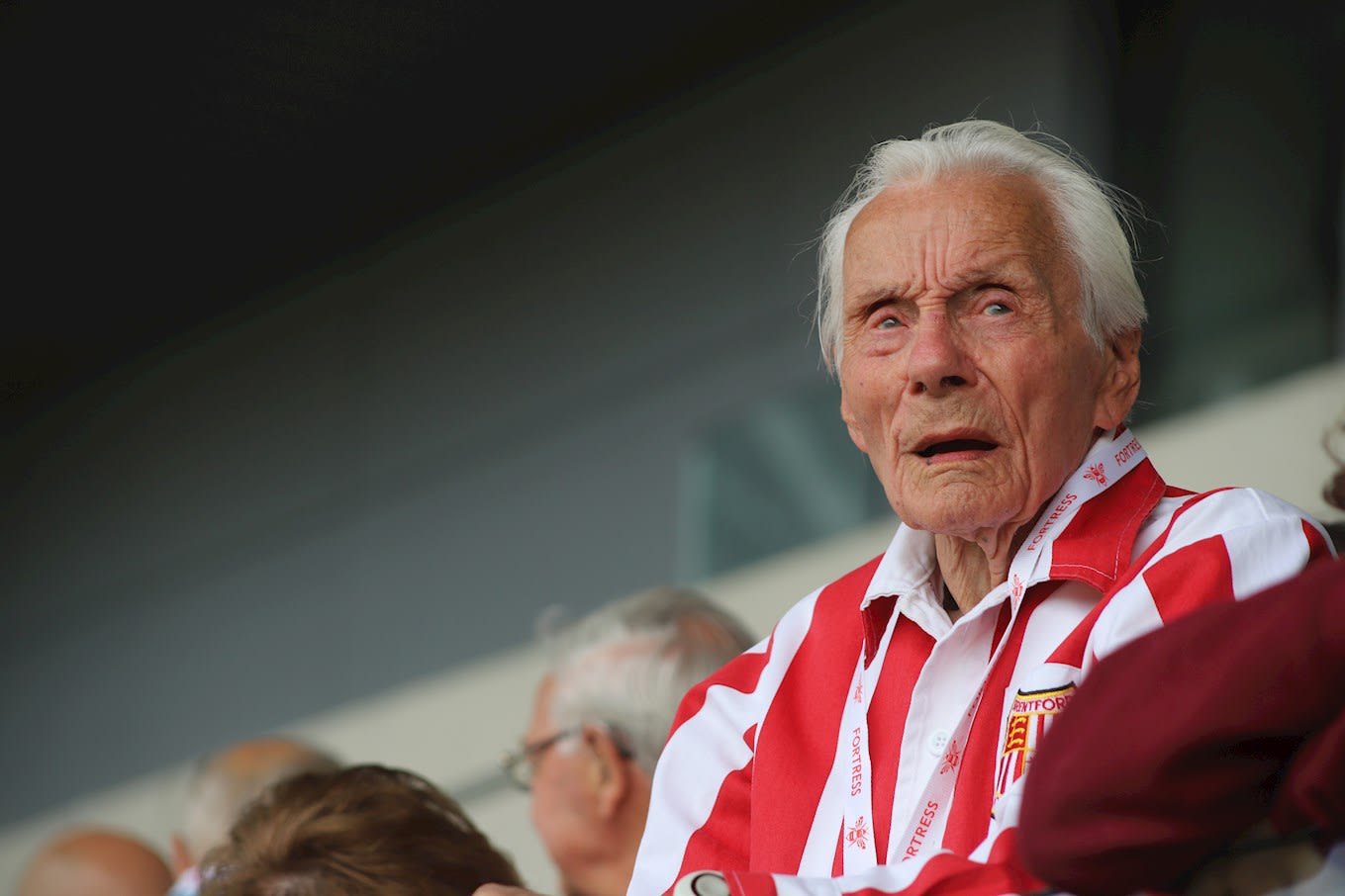 https://www.brentfordfc.com/siteassets/images/football/2021-22/non-match/1947-sth-pics/img_0213.jpg