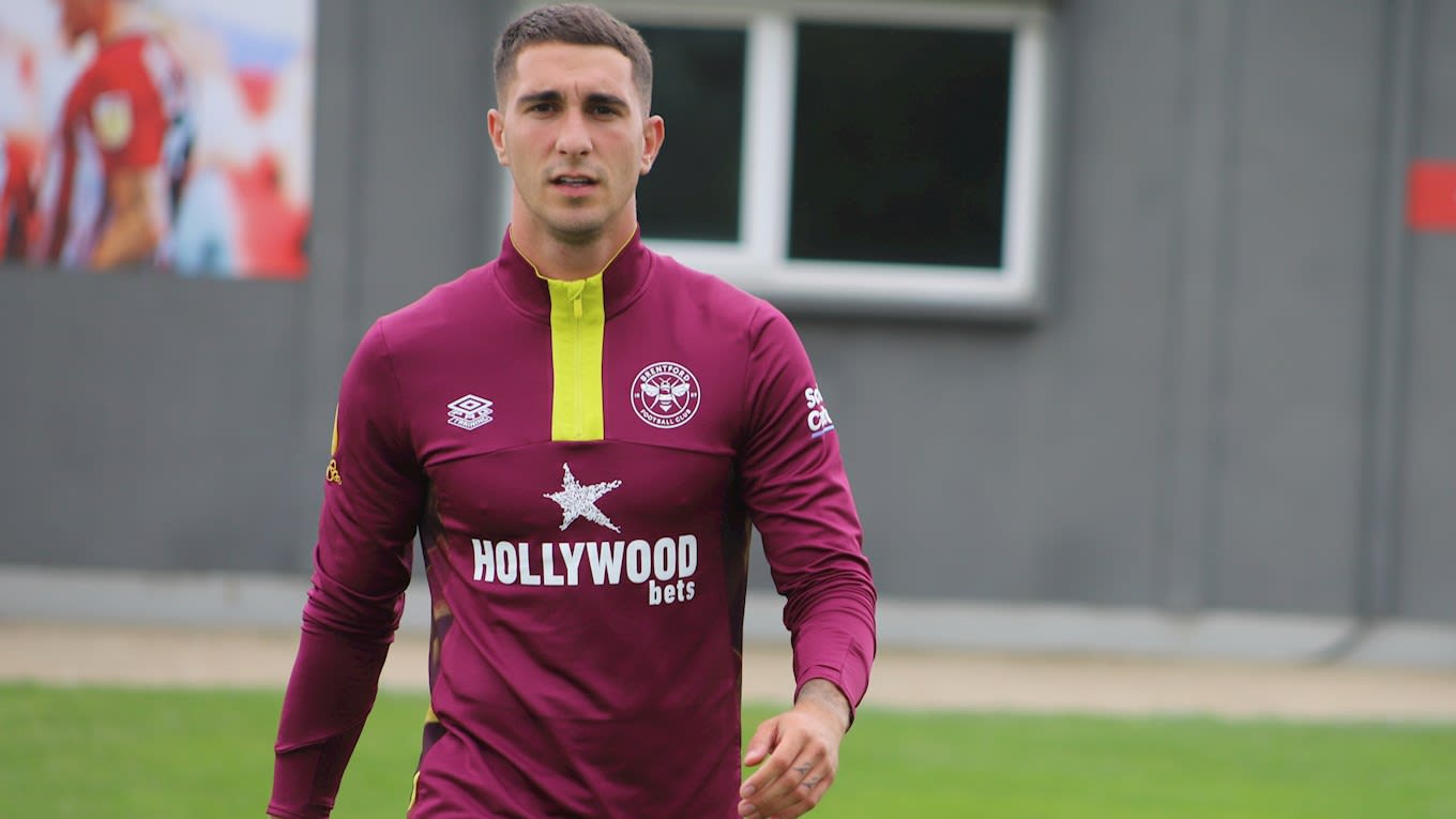 https://www.brentfordfc.com/siteassets/images/football/2022-23/first-team/training/first-day-back/img_3693.jpg