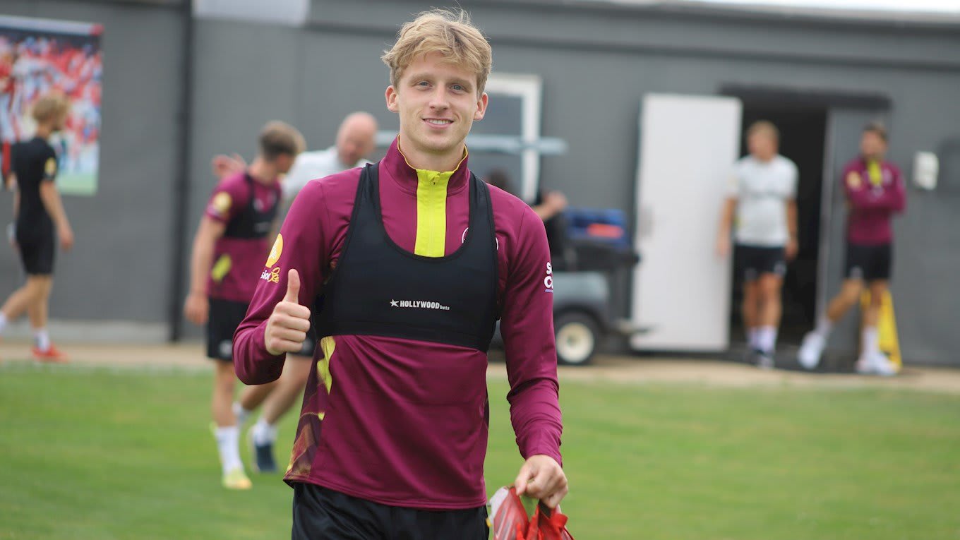 https://www.brentfordfc.com/siteassets/images/football/2022-23/first-team/training/first-day-back/img_3704.jpg