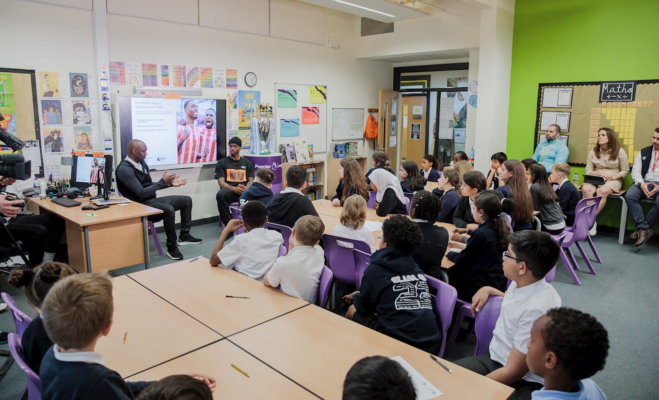 https://www.brentfordfc.com/siteassets/images/premier-league-news-stories/ivan-nrfr-event/pl-ps-brentford-fc-29apr22-3473.jpg