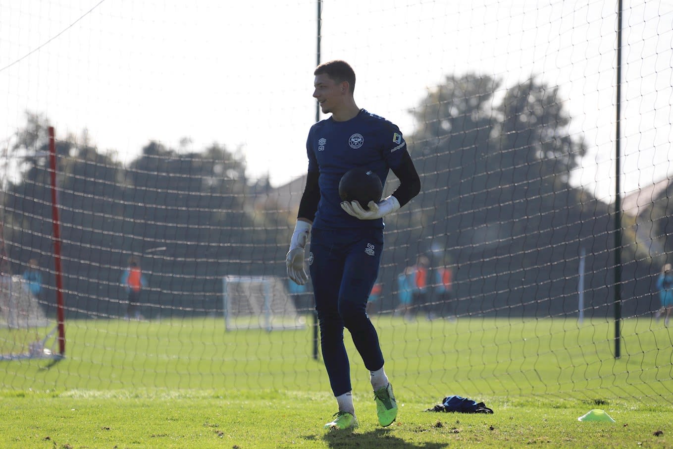 https://www.brentfordfc.com/siteassets/images/football/2021-22/brentford-b/training-pictures/21121/rr.jpg