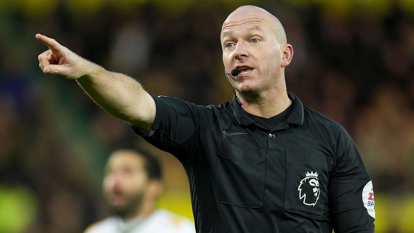 Simon Hooper to take charge at Vicarage Road on Saturday