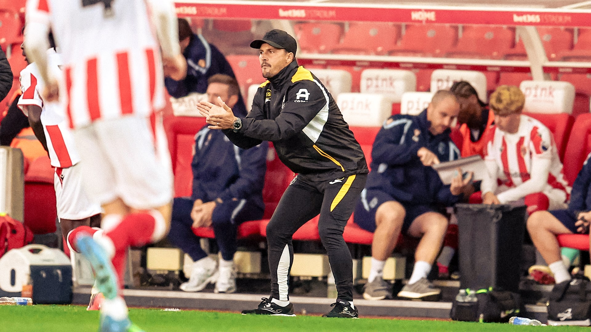 Sam_Saunders_v_Stoke_City_dxwyzz