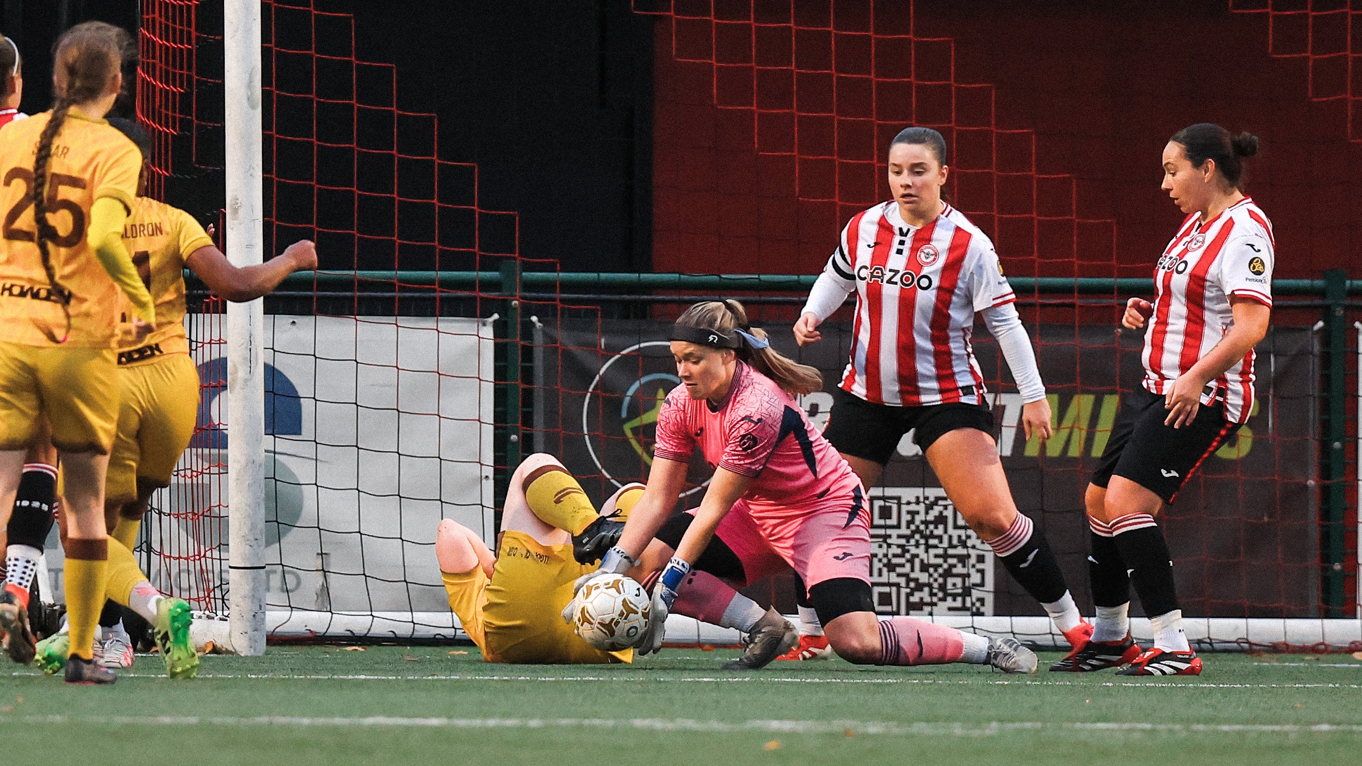 Tatiana_Saunders_v_Sutton_FA_Cup_dqakcr