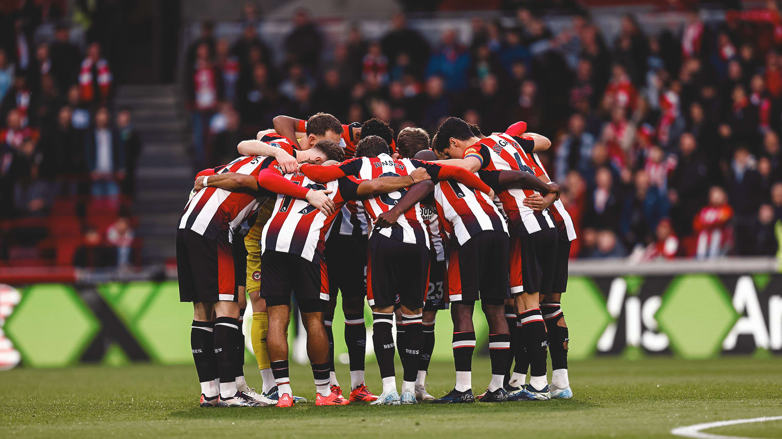 Team huddle v Leicester