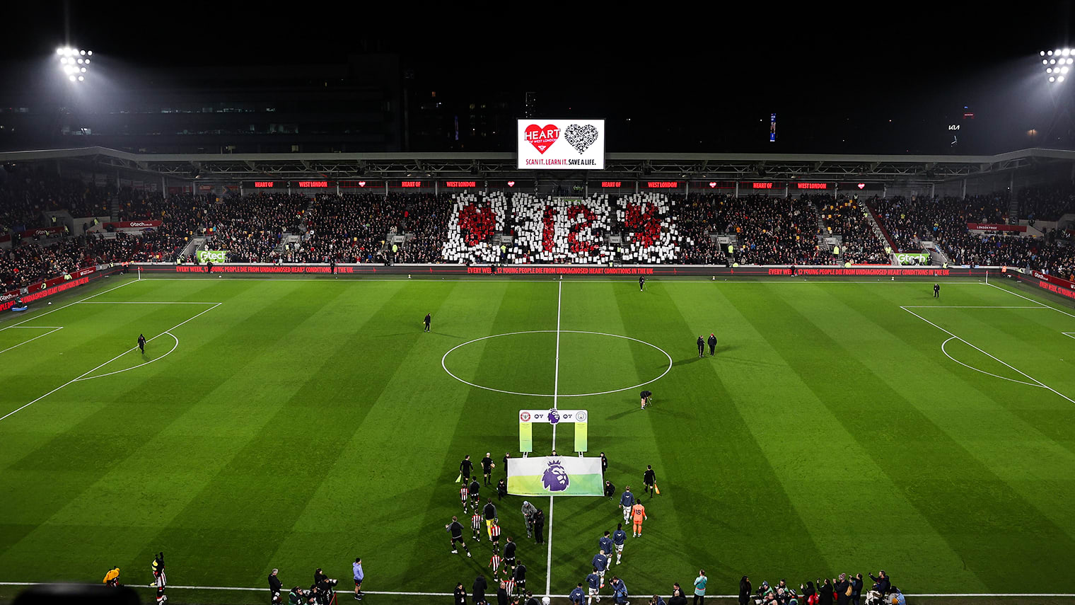 Teams_coming_out_v_City_heo8he