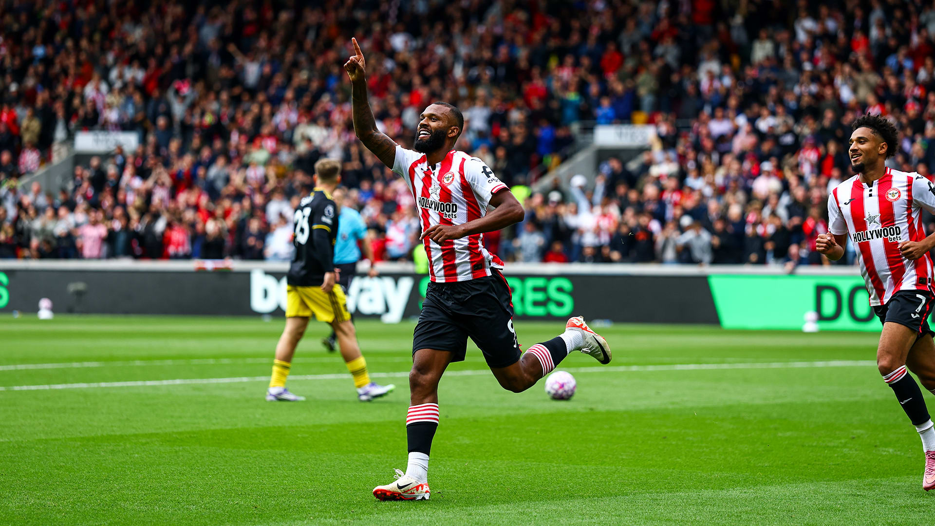 Brentford v Man Utd match report hero
