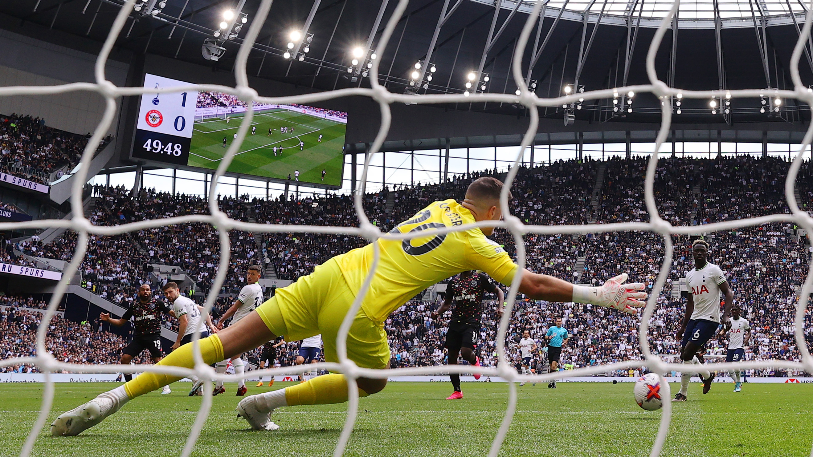Tottenham sai atrás, mas arranca empate com o Brentford na retomada do  Inglês - Gazeta Esportiva