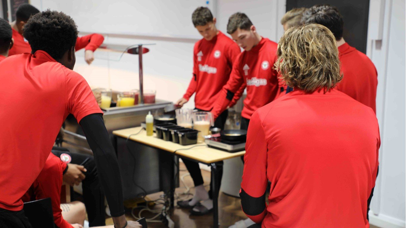 Brentford B get cooking lessons | Brentford FC