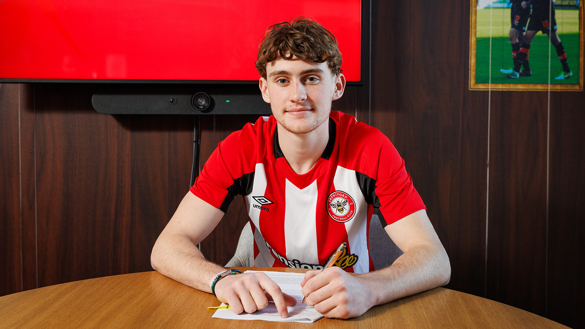 Brentford B sign Ben Krauhaus Brentford FC