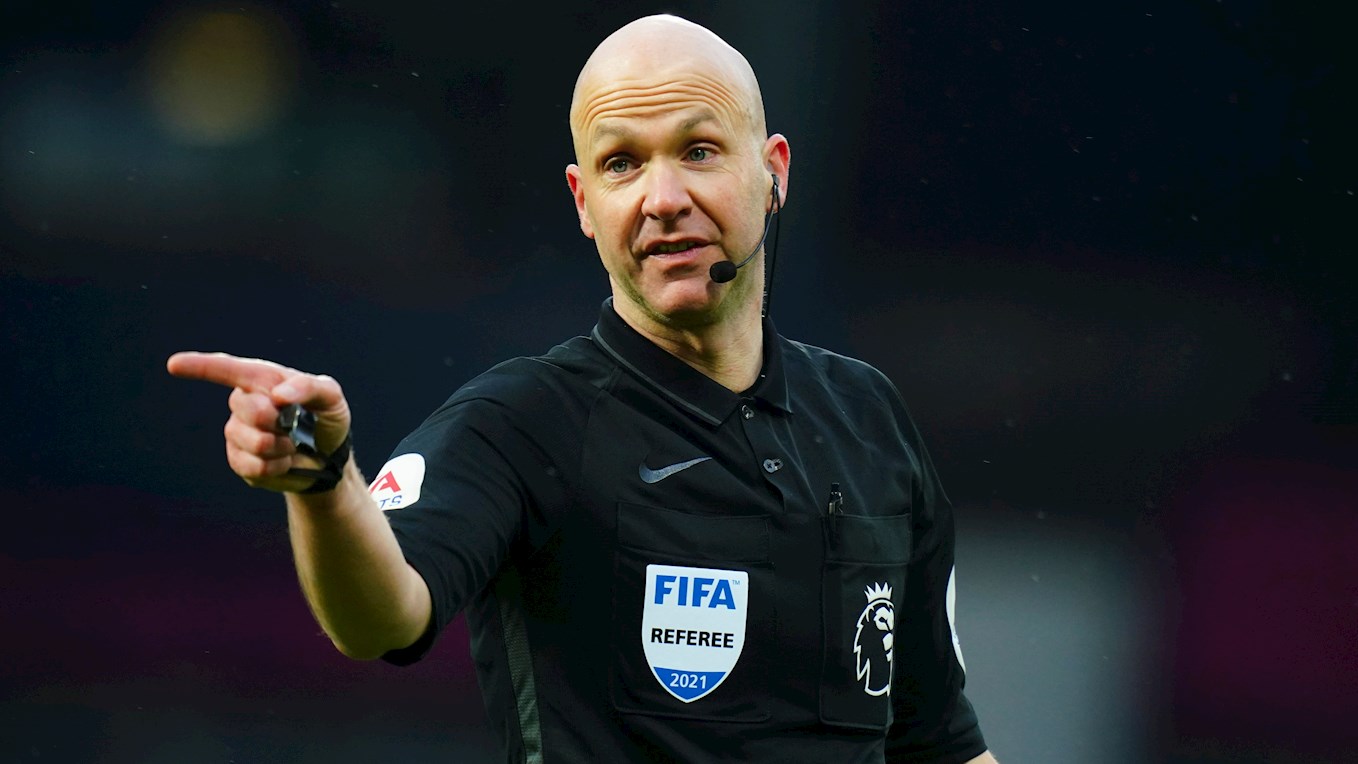 Anthony Taylor To Referee Saturday S Trip To Norwich City Brentford Fc