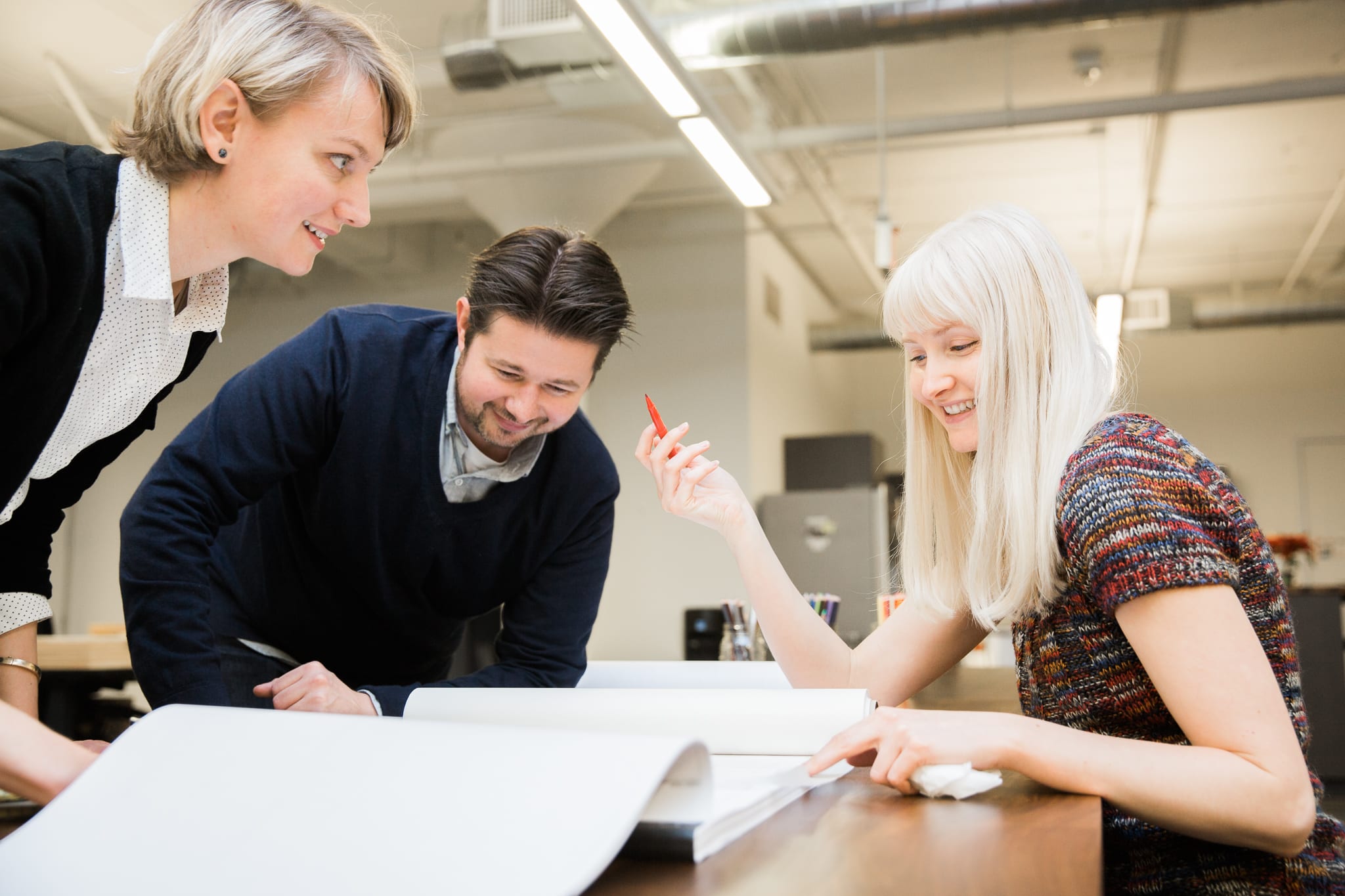 Klaudia (right) working alongside project team members